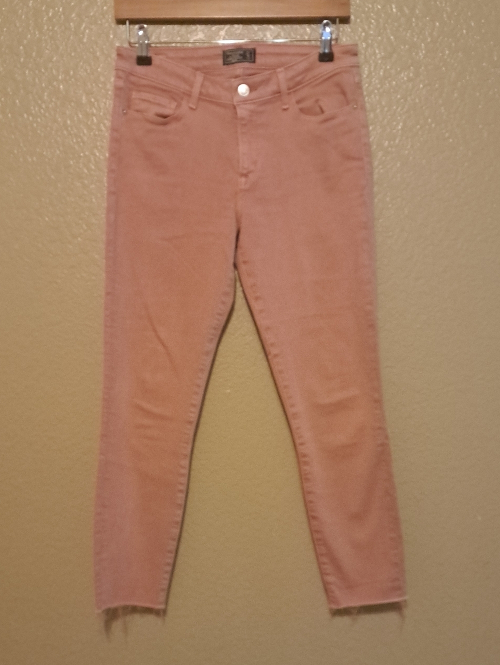 Abercrombie & Fitch Blush Ponk Skinny Jeans. Size 27/4R.
